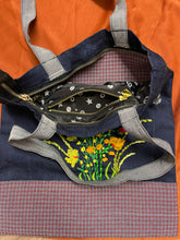 Load image into Gallery viewer, Tole bag _ Flowers
