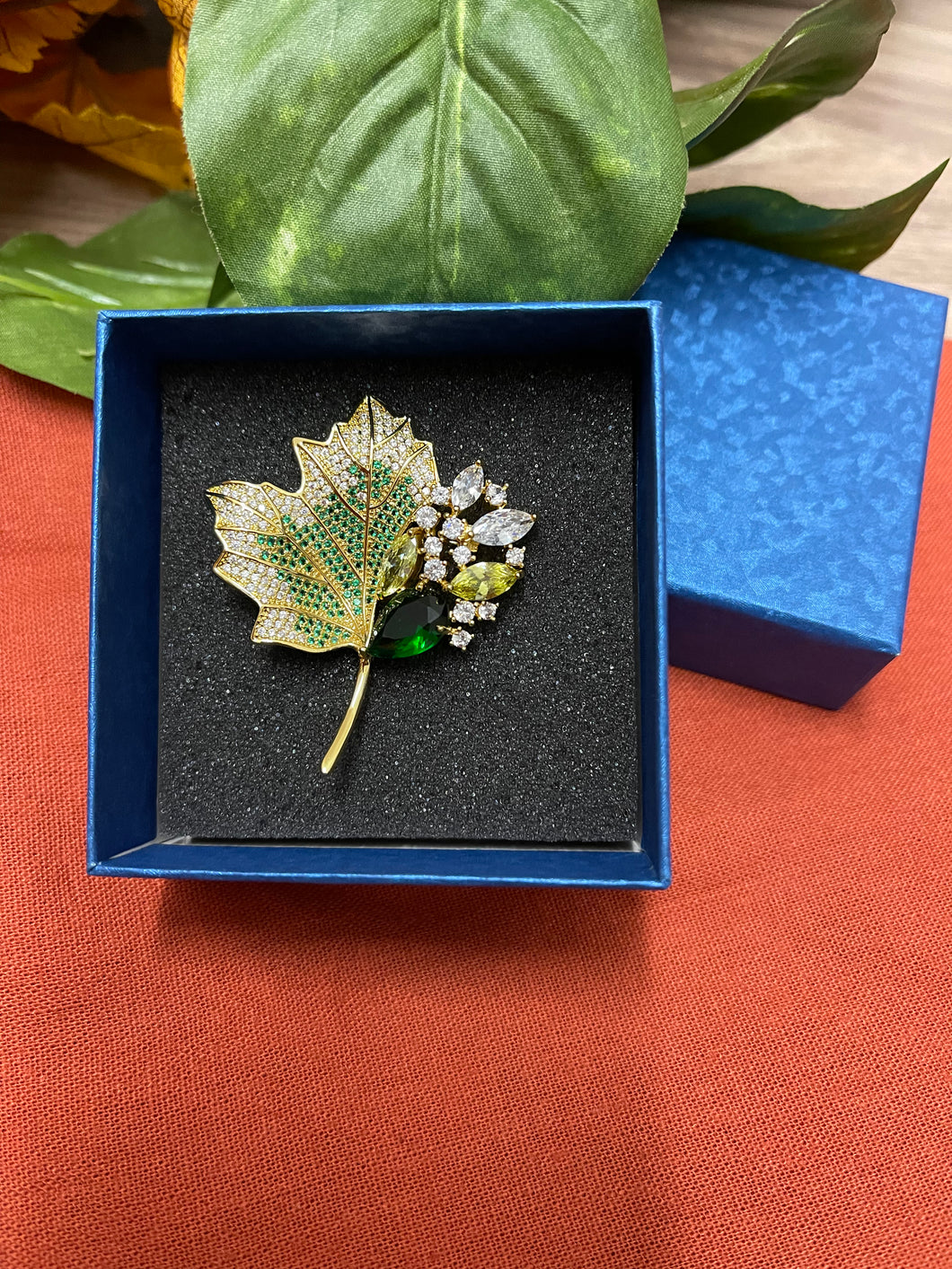 Maple leafs brooch